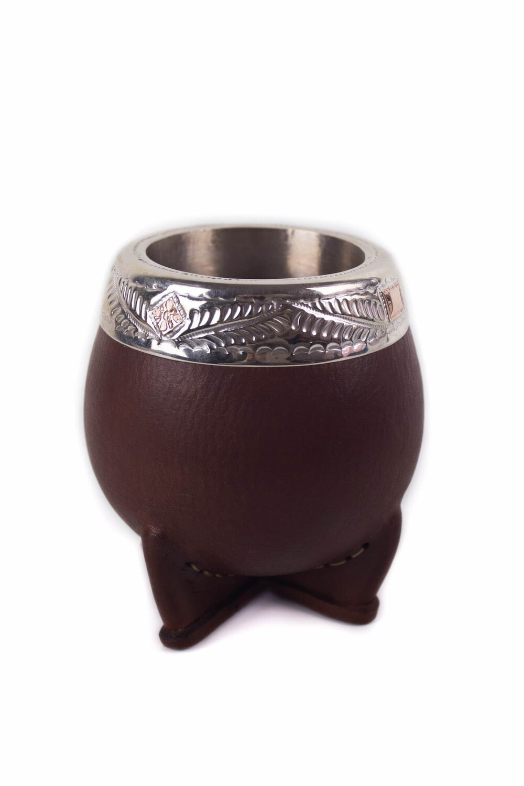 mate de plata y oro forrado en cuero Mate de plata y oro forrado en cuero
